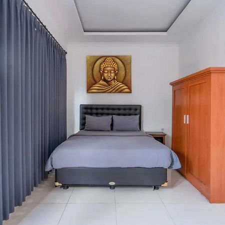 Ceria Guesthouse Seminyak Mitra Reddoorz Esterno foto