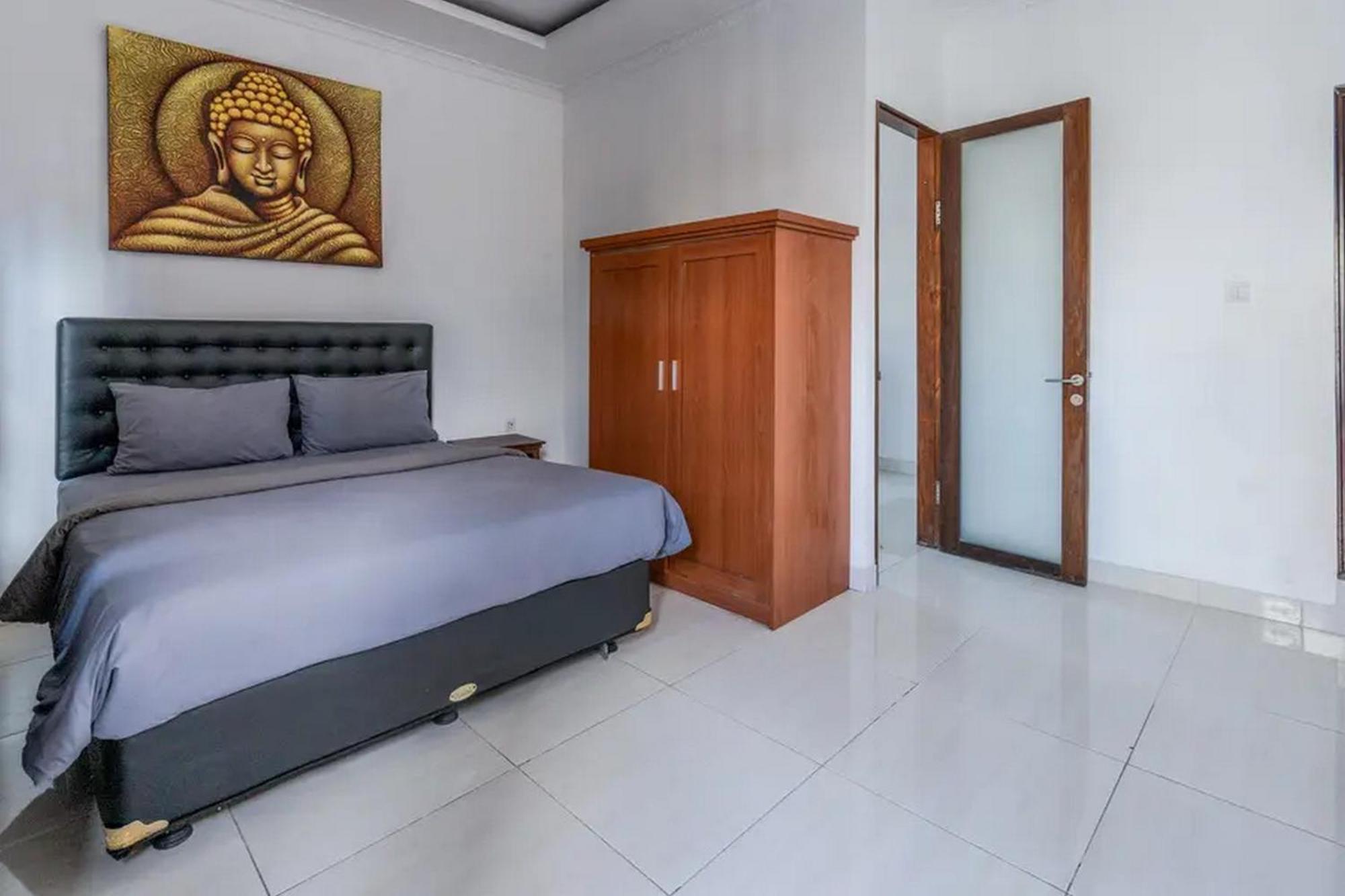 Ceria Guesthouse Seminyak Mitra Reddoorz Esterno foto