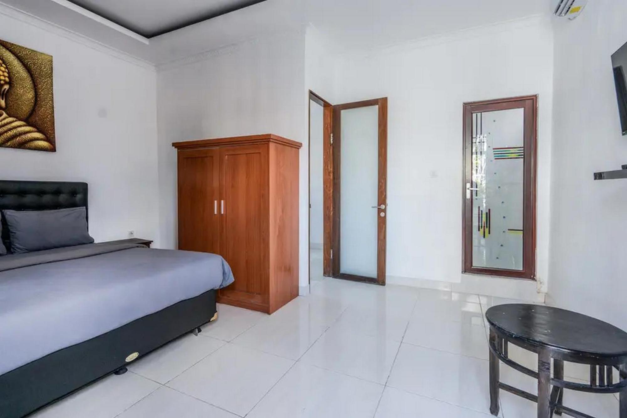 Ceria Guesthouse Seminyak Mitra Reddoorz Esterno foto