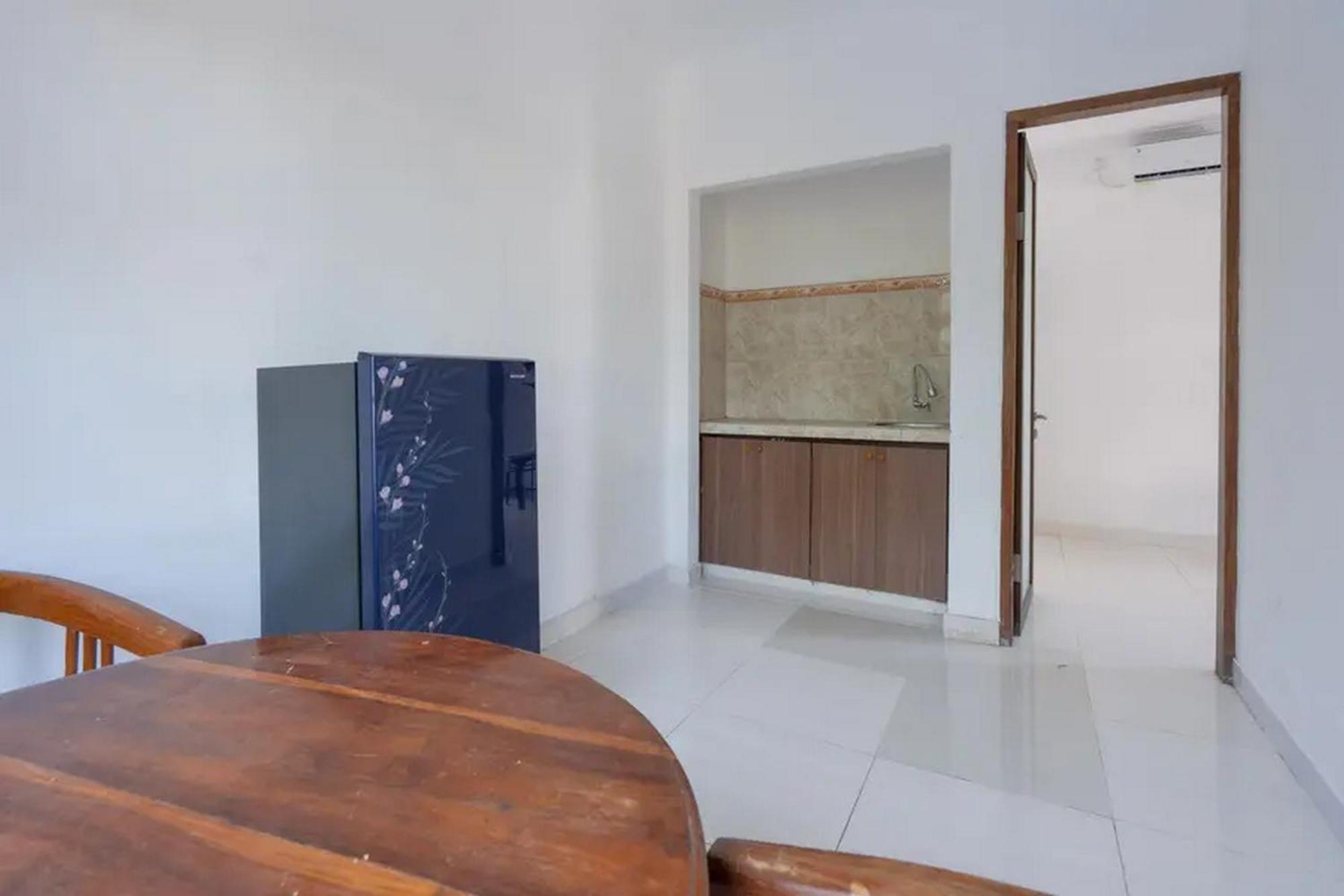 Ceria Guesthouse Seminyak Mitra Reddoorz Esterno foto