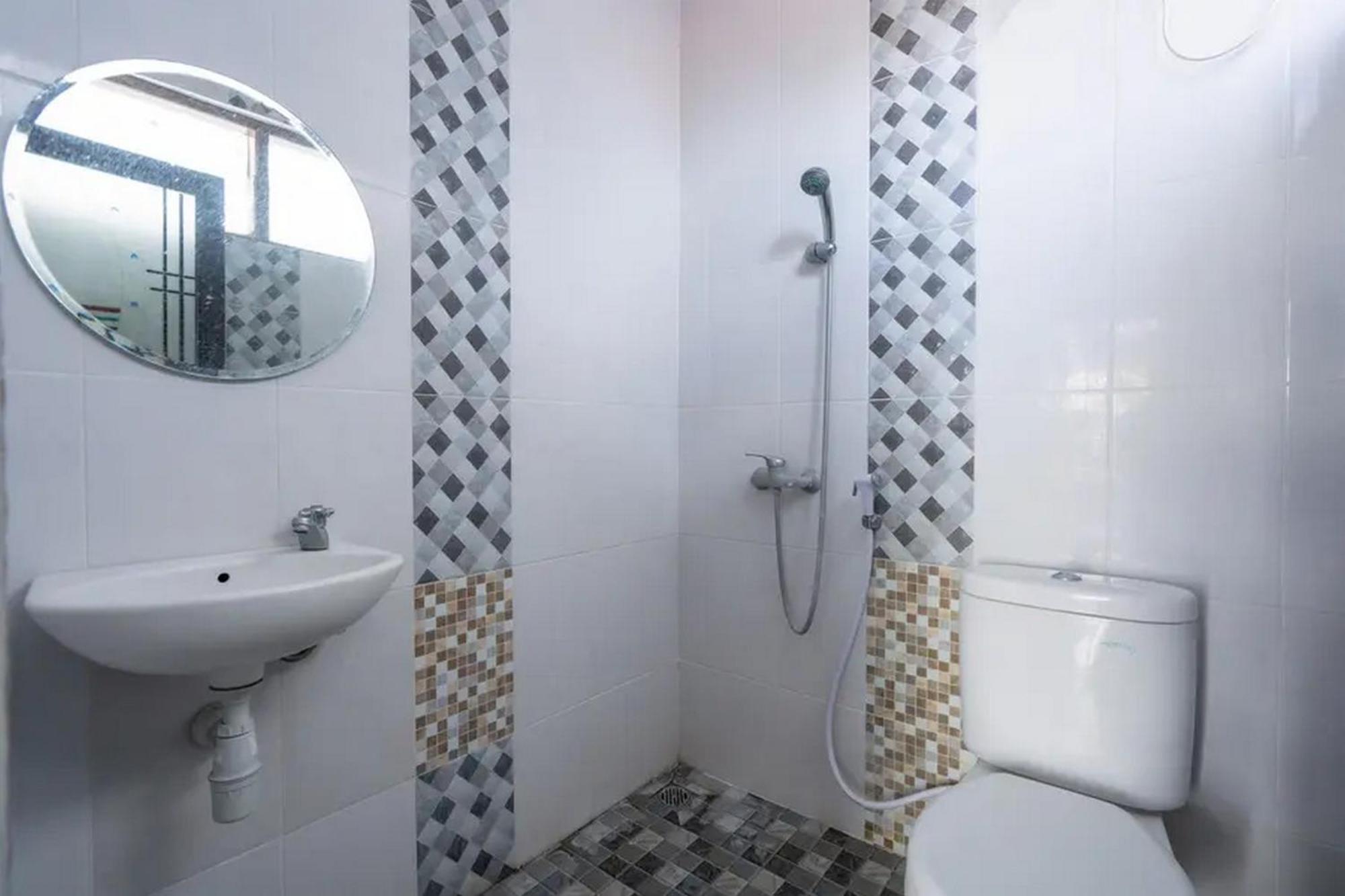 Ceria Guesthouse Seminyak Mitra Reddoorz Esterno foto
