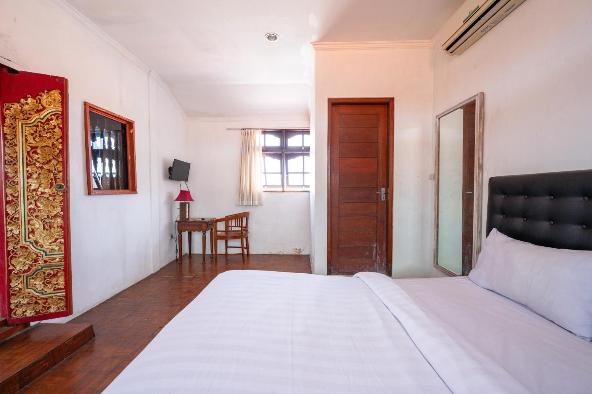 Ceria Guesthouse Seminyak Mitra Reddoorz Esterno foto