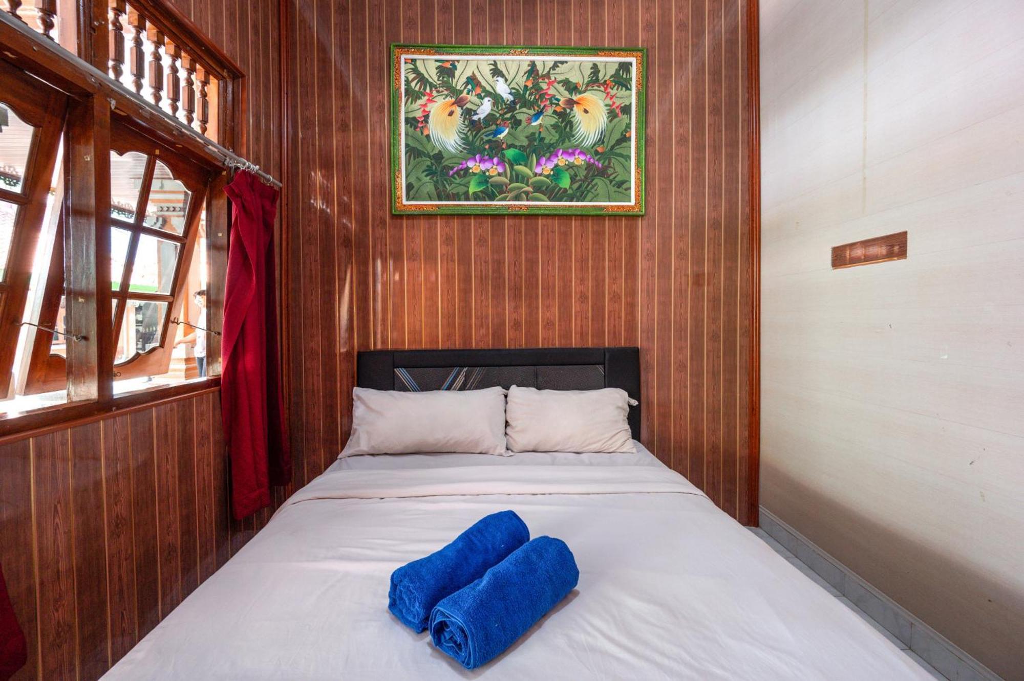 Ceria Guesthouse Seminyak Mitra Reddoorz Esterno foto