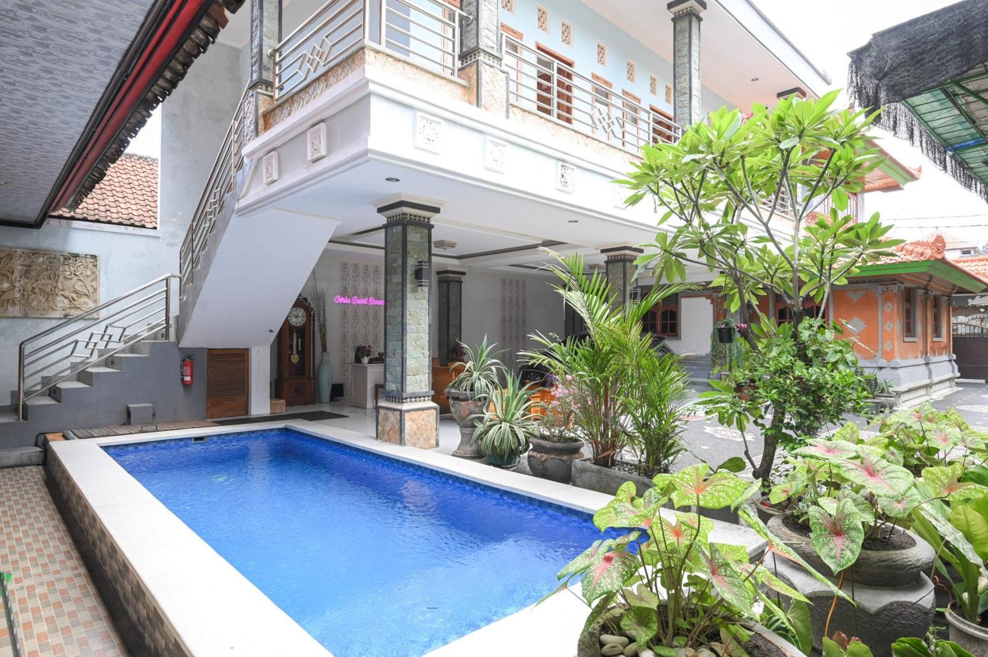 Ceria Guesthouse Seminyak Mitra Reddoorz Esterno foto