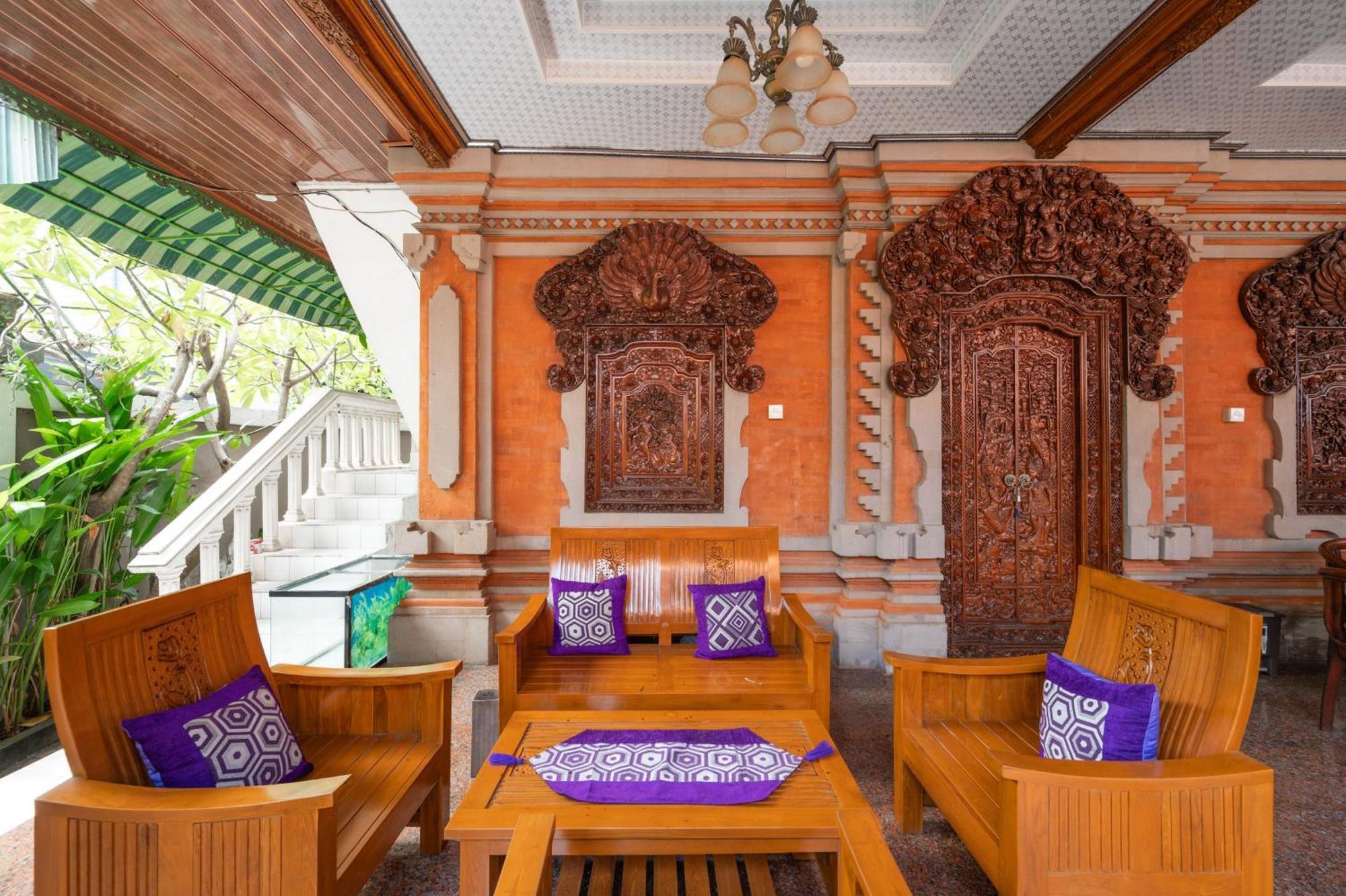 Ceria Guesthouse Seminyak Mitra Reddoorz Esterno foto