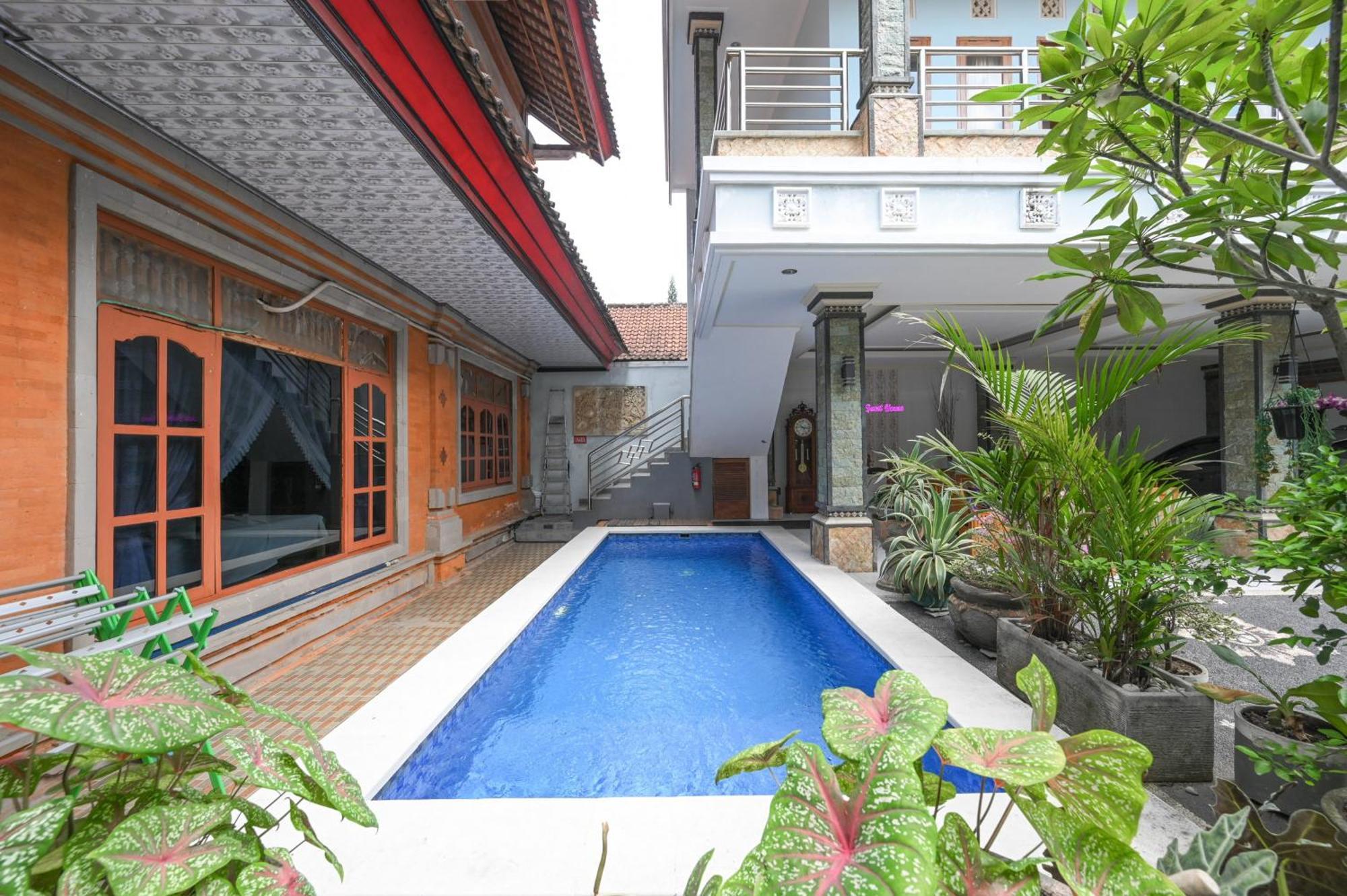 Ceria Guesthouse Seminyak Mitra Reddoorz Esterno foto