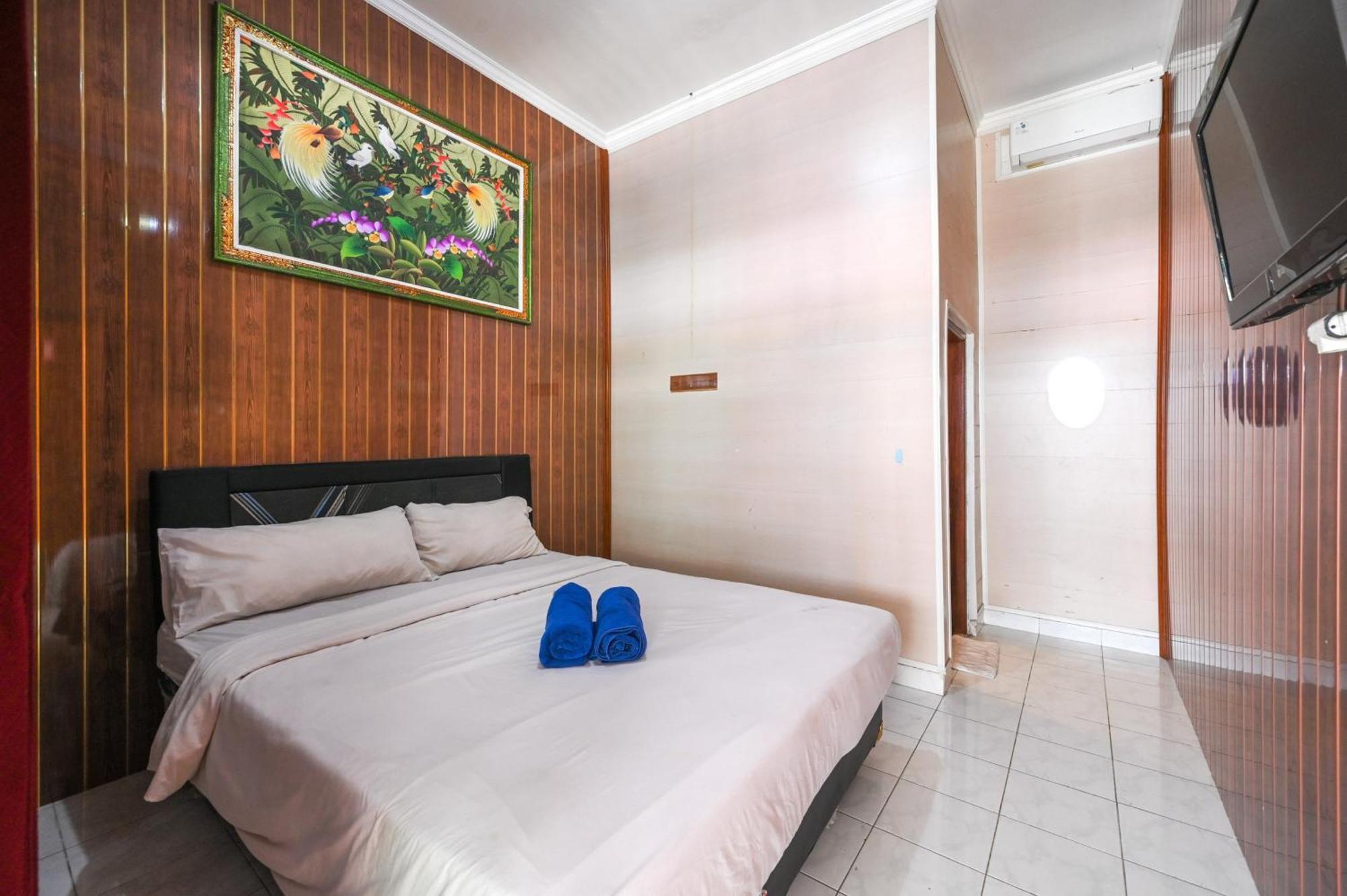 Ceria Guesthouse Seminyak Mitra Reddoorz Esterno foto