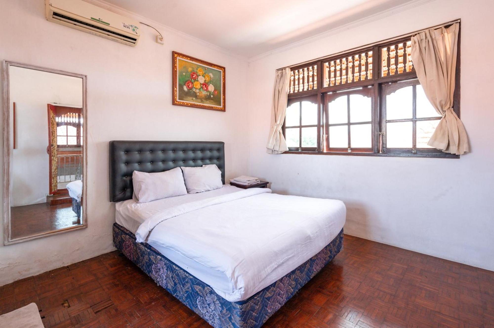 Ceria Guesthouse Seminyak Mitra Reddoorz Esterno foto