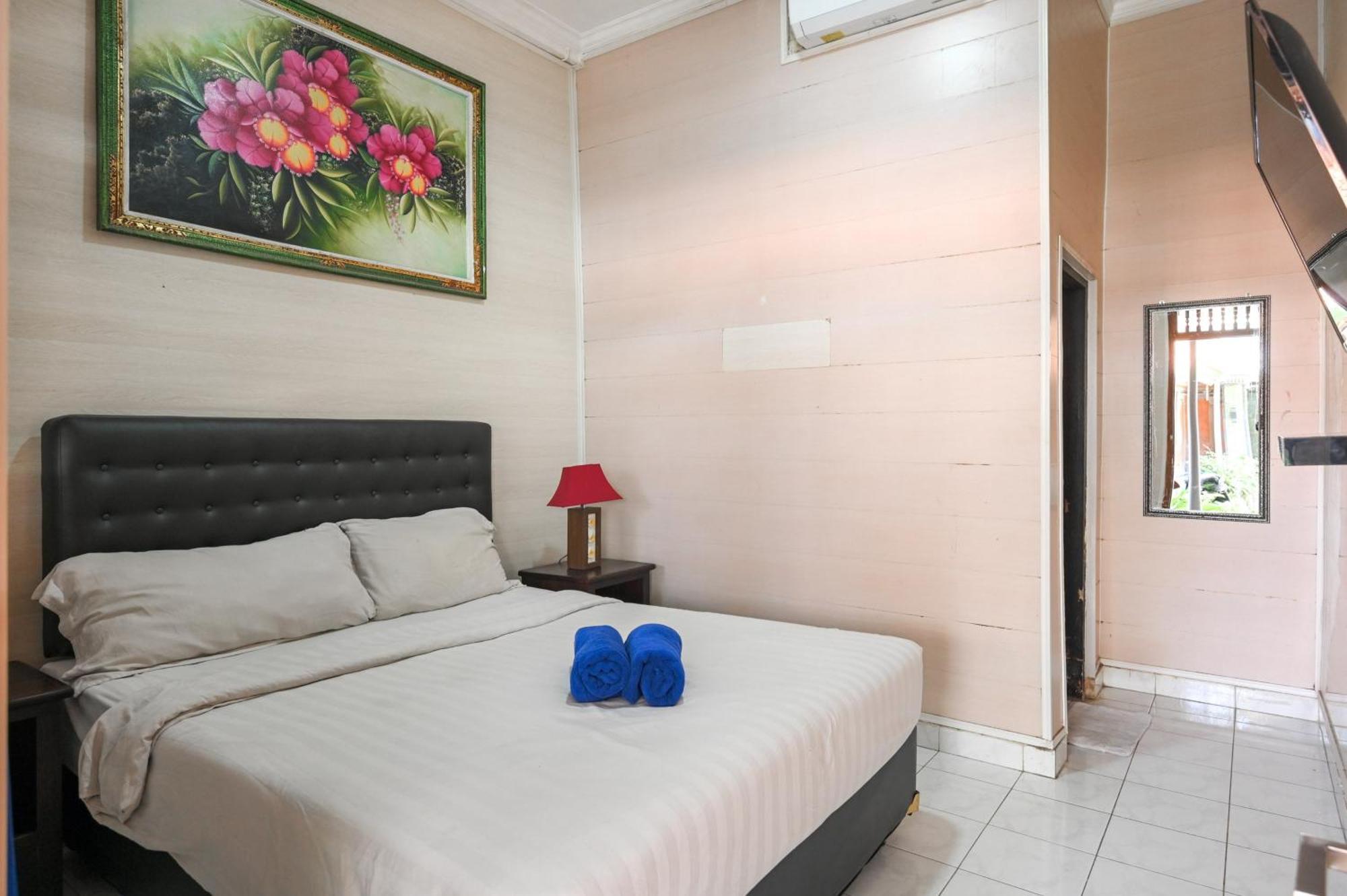 Ceria Guesthouse Seminyak Mitra Reddoorz Esterno foto