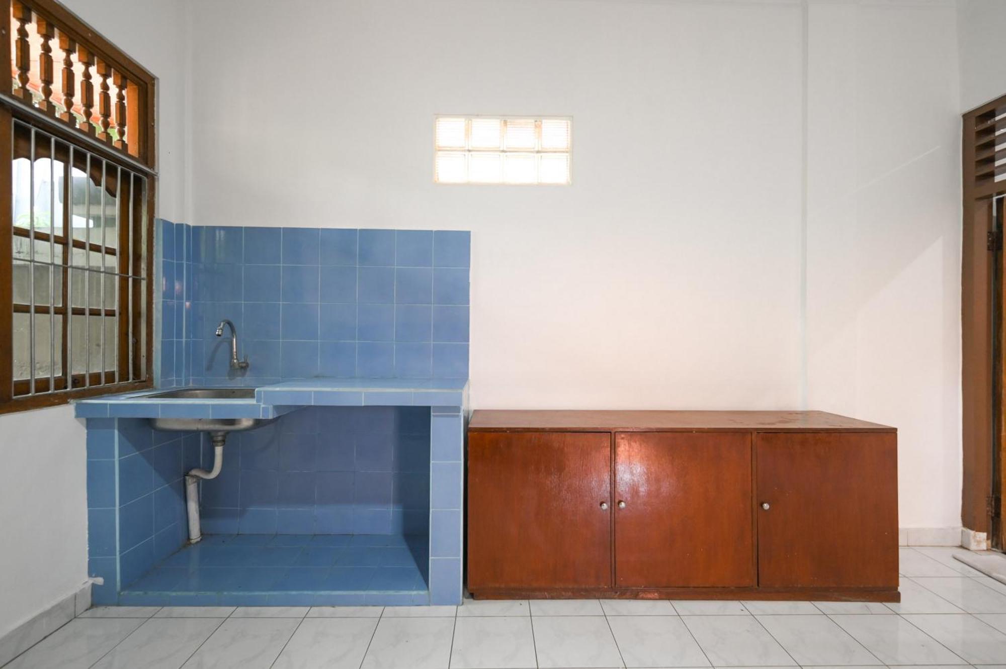 Ceria Guesthouse Seminyak Mitra Reddoorz Esterno foto