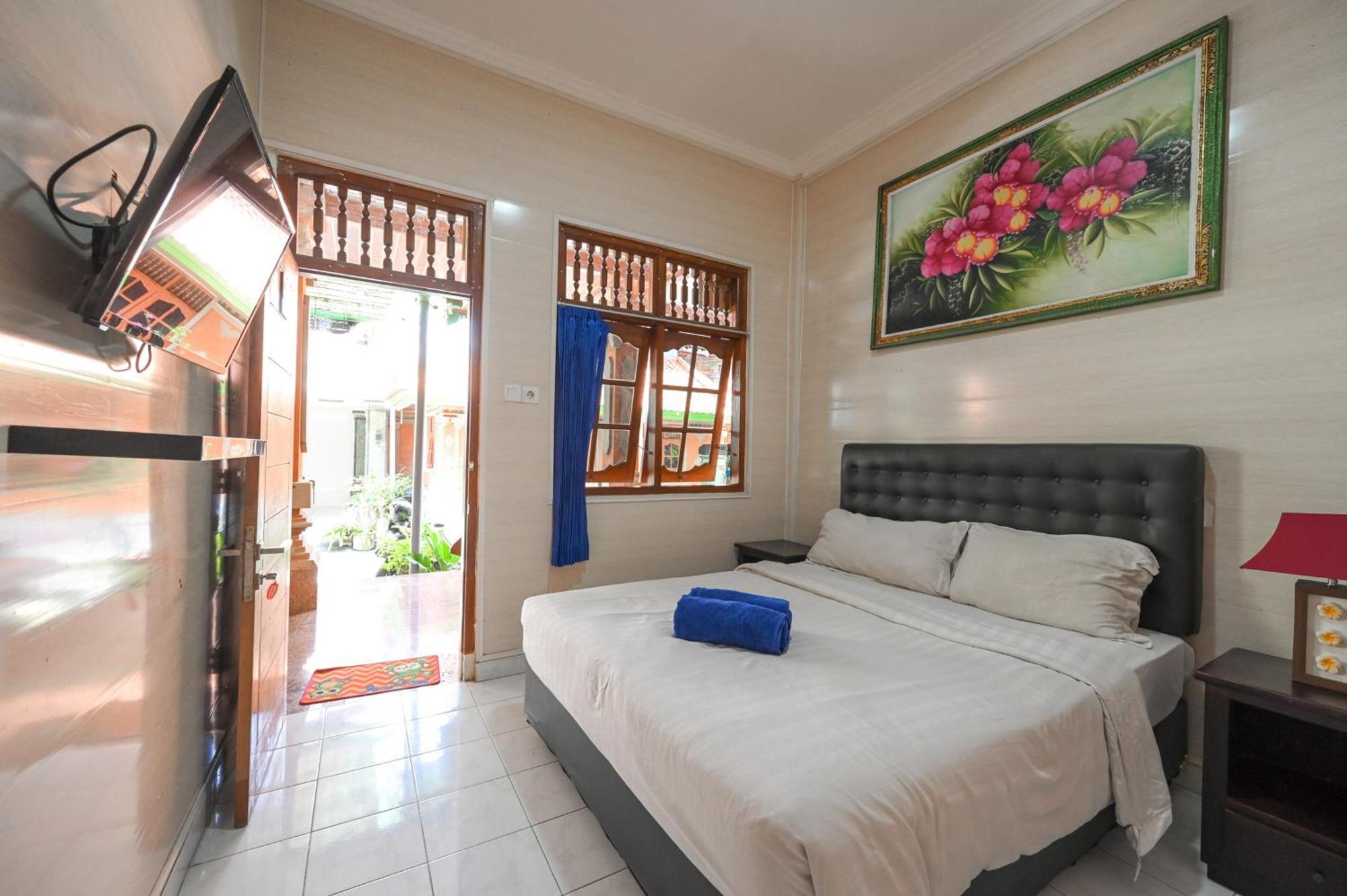 Ceria Guesthouse Seminyak Mitra Reddoorz Esterno foto