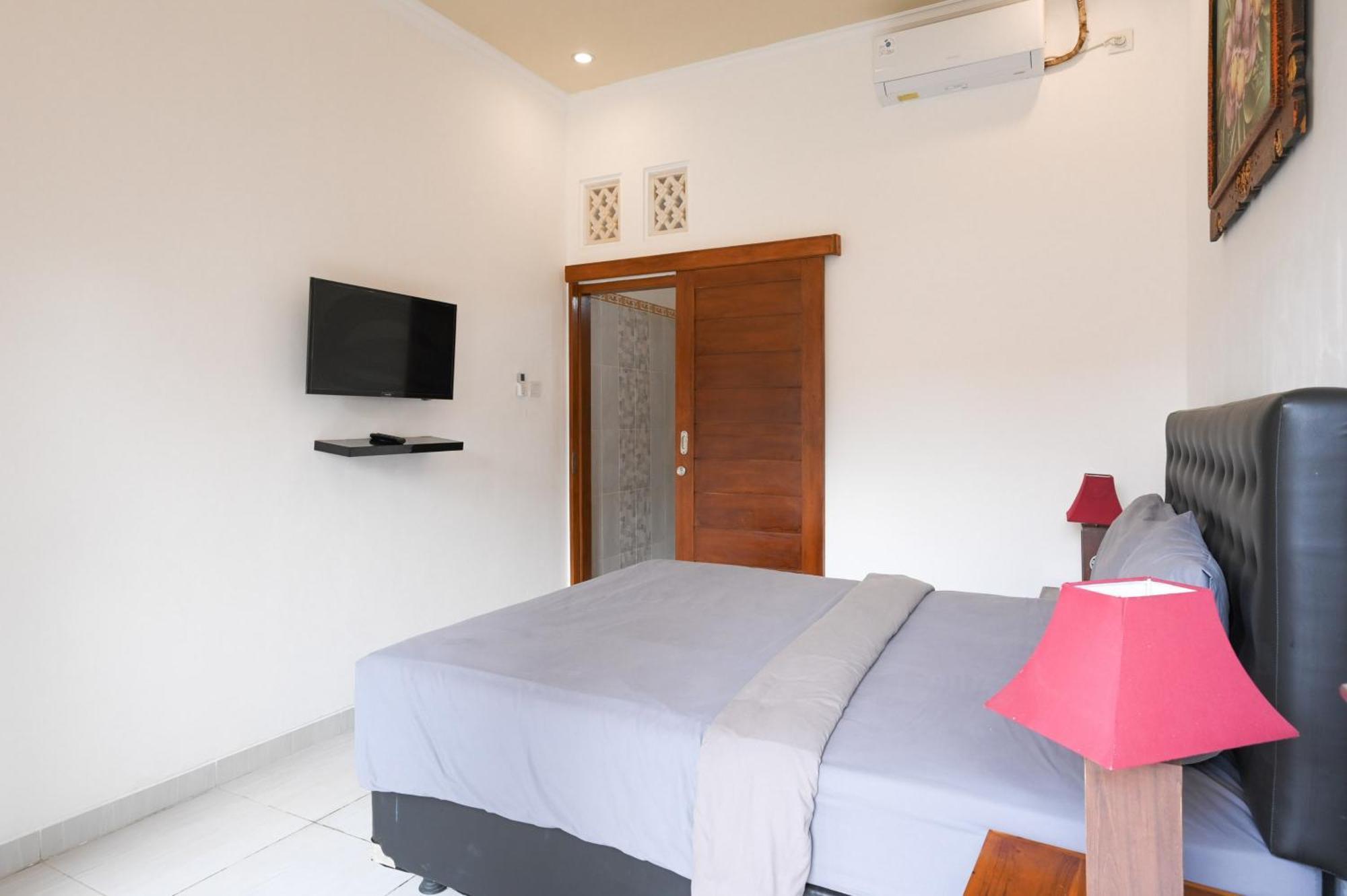 Ceria Guesthouse Seminyak Mitra Reddoorz Esterno foto
