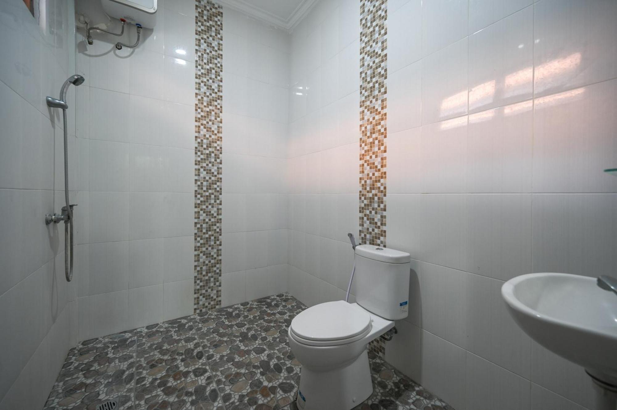 Ceria Guesthouse Seminyak Mitra Reddoorz Esterno foto