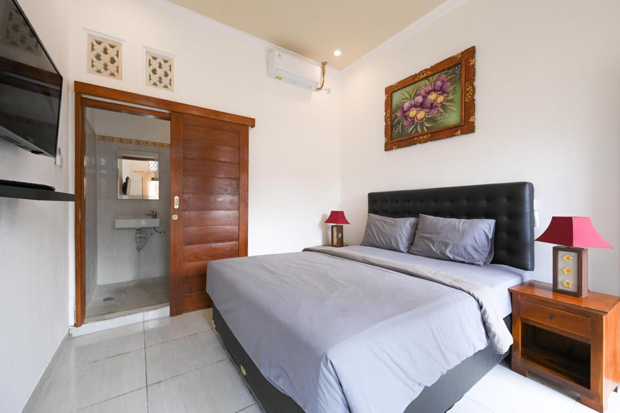 Ceria Guesthouse Seminyak Mitra Reddoorz Esterno foto