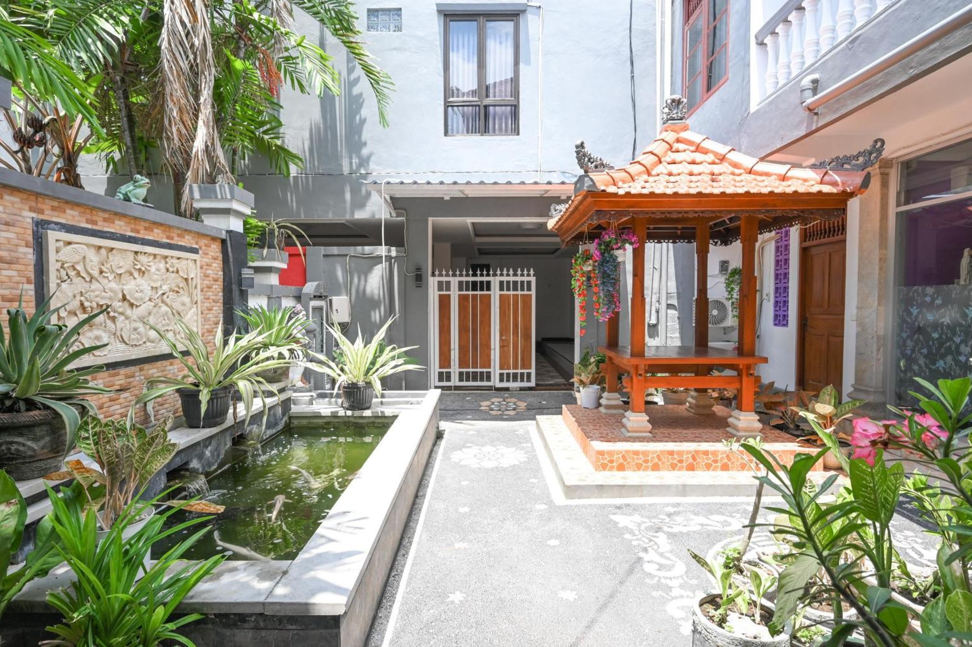 Ceria Guesthouse Seminyak Mitra Reddoorz Esterno foto